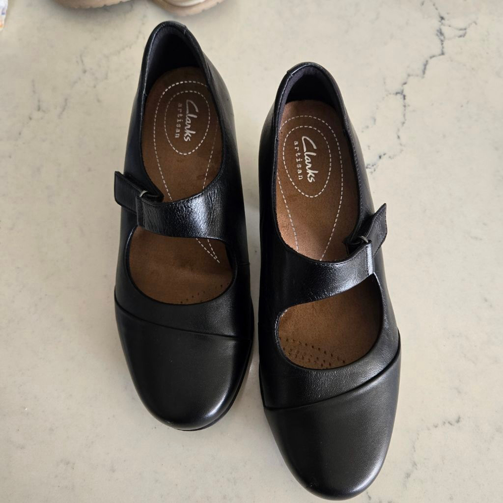 Women's Clarks Rosalyn Wren Black Leather Mary Jane Pumps US 7